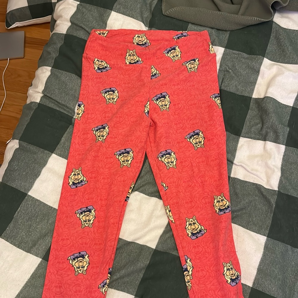 LulaRoe Miss Piggy Leggings!